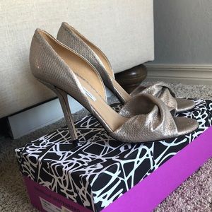 DVF Silver lizard / snake print pump 9 1/2